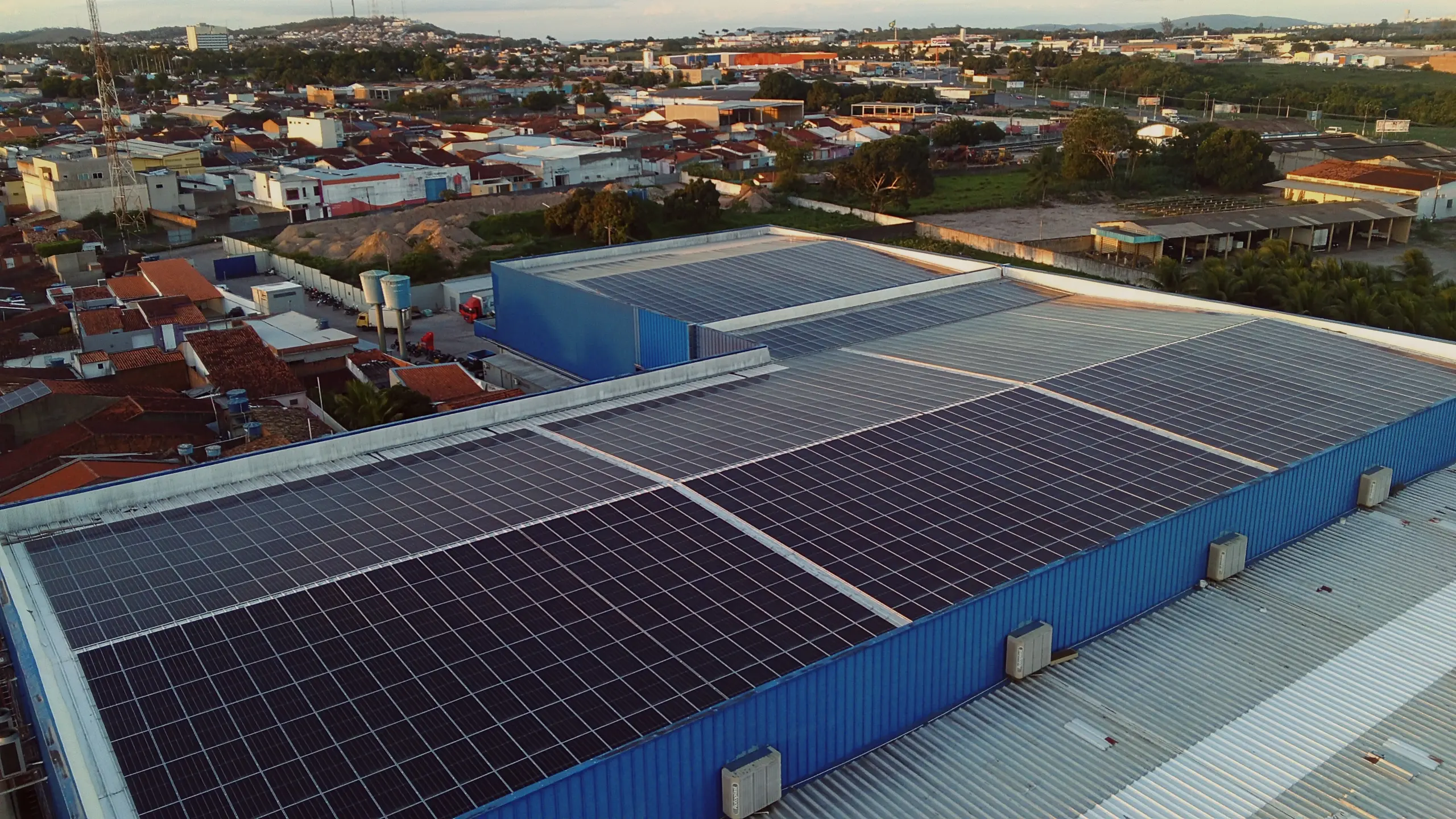 Energia Solar para Indústrias em Curitiba: Reduza até 90% da Conta de Luz com ROI em 3 Anos